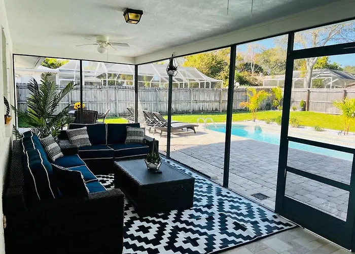 Heated Pool, Pet Friendly,Dunedin Beach Gem