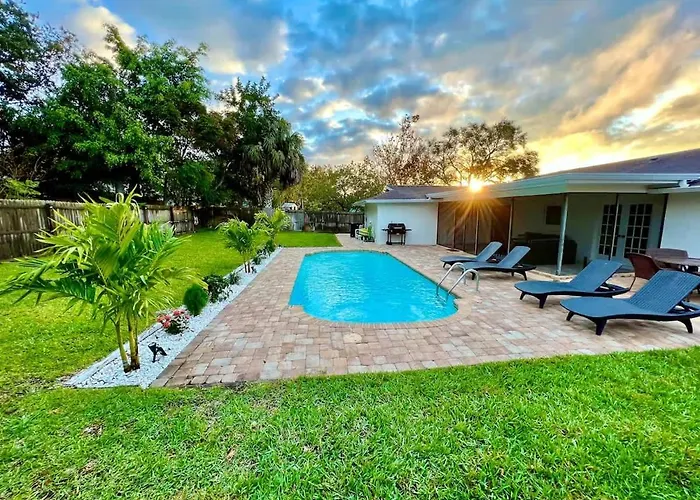Heated Pool, Pet Friendly,Dunedin Beach Gem