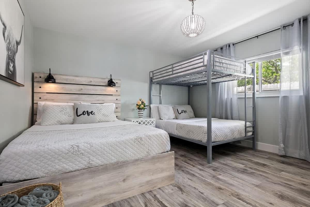 Holiday home Heated Pool, Pet Friendly,dunedin Gem